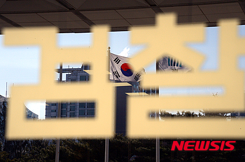 현직 검사가 엘리베이터에서 쓰러진 뒤 병원으로 이송됐으나 결국 숨지는 사고가 발생했다. / 사진=뉴시스