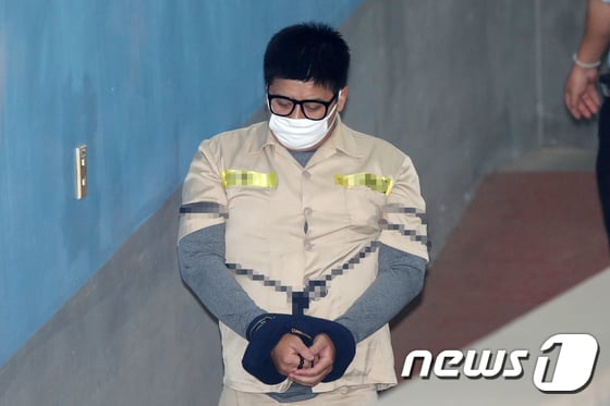 딸의 친구를 추행하고 살해한 뒤 시신을 유기한 혐의로 1심 사형에 이어 항소심에서 무기징역으로 감형 받은 이영학씨(36)가 대법원에 상고했다. / 사진=뉴스1