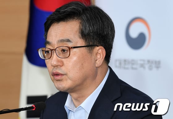 김동연 부총리가 종부세(종합부동산세) 등 9.13 주택시장 안정방안에 대해 브리핑하고 있다. /사진=뉴스1