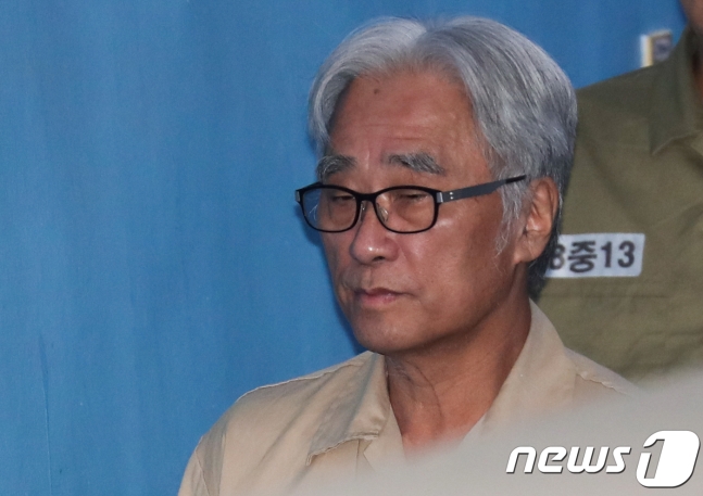 법원이 이윤택 전 감독에게 징역 6년을 선고했다 / 사진=뉴스1