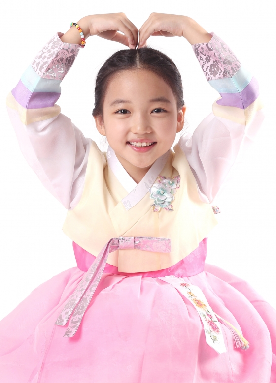 영화 '원더풀 고스트'의 최유리가 고운 한복 차림으로 추석 인사를 건넸다. / 사진=홍봉진 기자