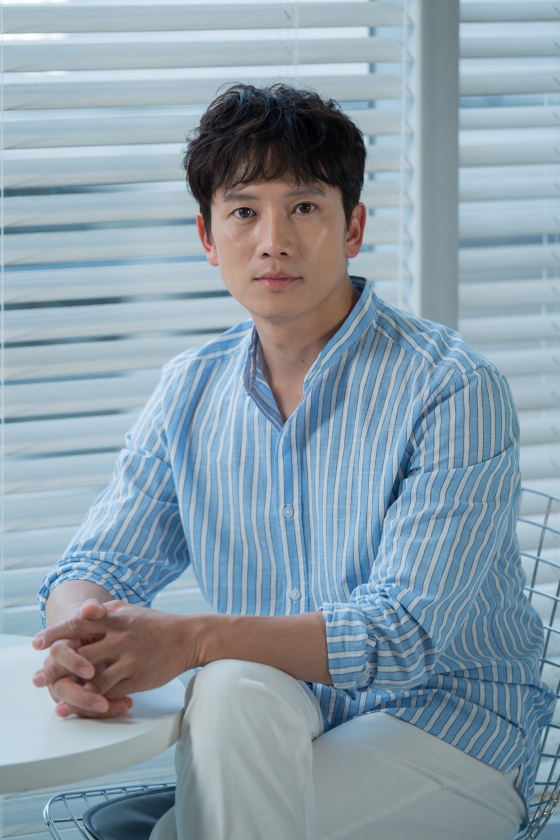 영화 '명당'의 지성 / 사진제공=메가박스플러스엠