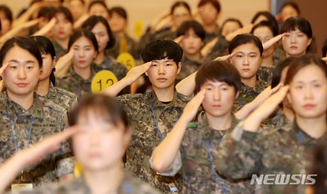 제70주년 국군의 날을 기념해 다큐멘터리 '이제는 강한 여군시대'가 1일 오전 11시에 방영된다. / 사진=뉴시스