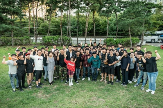 차승원 주연 코믹영화 '힘을 내요, 미스터 리'가 3개월 여 촬영을 끝마쳤다/사진제공=용필름