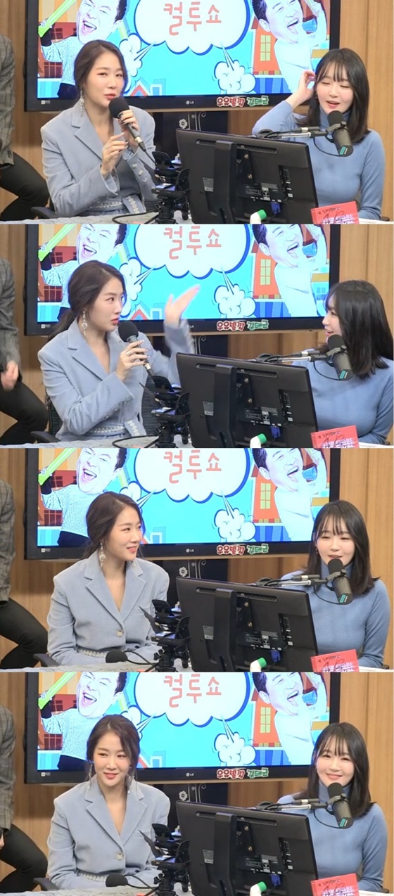가수 소유(왼쪽), 여성 듀오 다비치 멤버 강민경 /사진=SBS 라디오 파워FM '두시탈출 컬투쇼' 보는 라디오 방송화면 캡처
