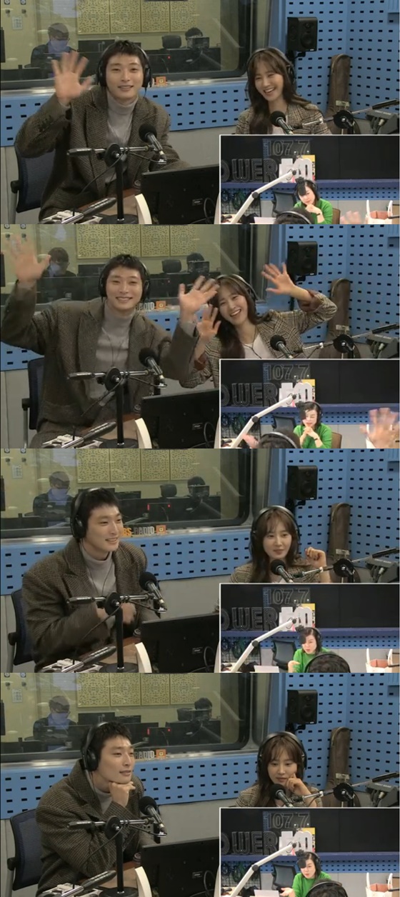 그룹 2AM 멤버 정진운(왼쪽), 걸그룹 소녀시대 멤버 유리 /사진=SBS 라디오 파워FM '최화정의 파워타임' 보는 라디오 방송화면 캡처