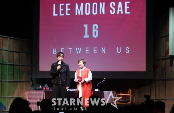 가수 이문세(왼쪽)과 방송인 박경림 /사진=김휘선 기자