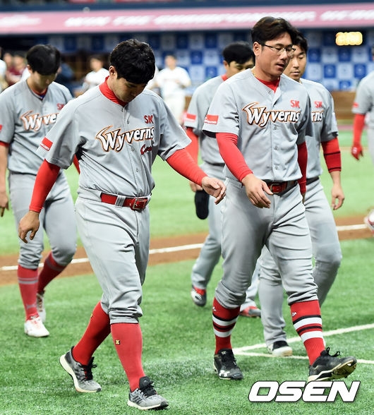 아쉽게 고척돔을 떠나는 SK 선수들