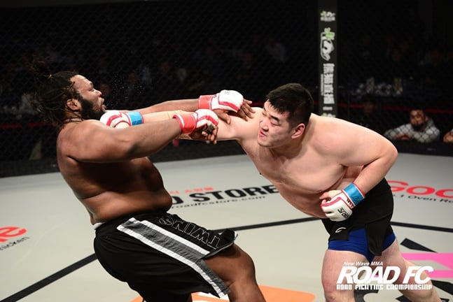 심건오(오른쪽). /사진=ROAD FC
