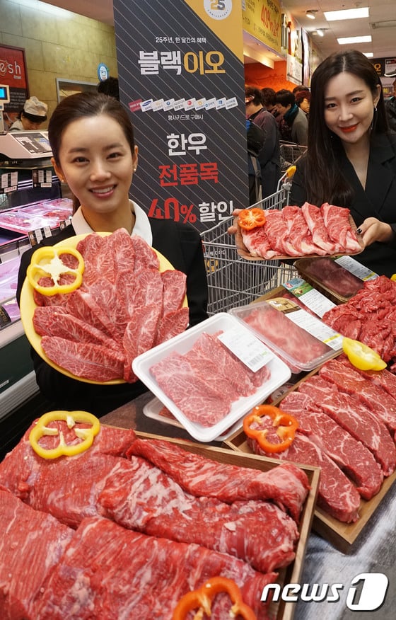 이마트가 11월1일 한우데이를 맞아 한우 구매시 최대 40% 할인 판매한다. / 사진=뉴스1