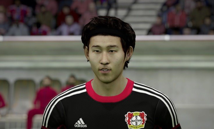 레버쿠젠에서도 헤어밴드를 착용했다 (FIFA 15 페이스)
