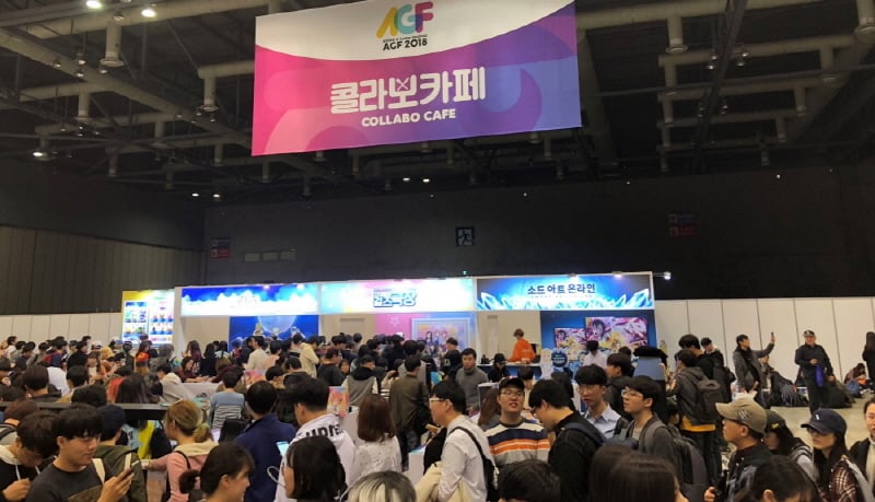 애니메이션과 콜라보한 음식들을 먹어볼 수 있는 콜라보 카페. 한 번 먹어볼까 했지만, 주문하고 한 시간을 기다려야 한다고 해서 포기했다.