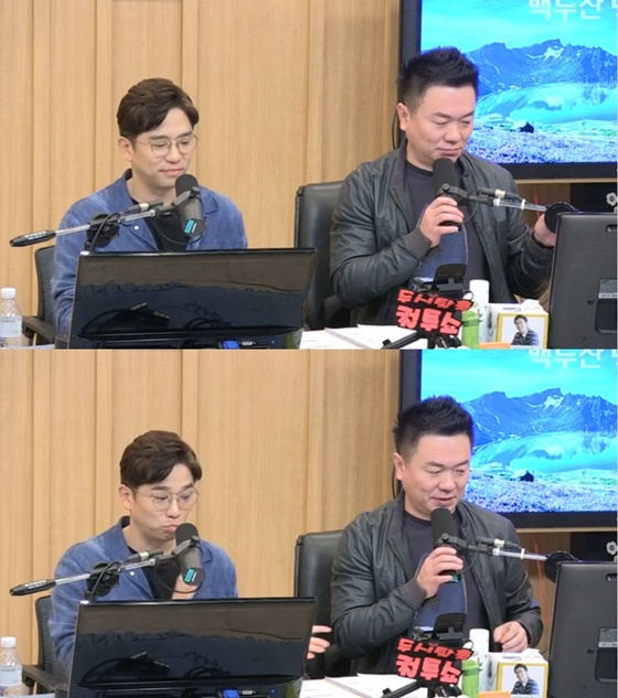 가수 이적(왼쪽), 개그맨 김태균 /사진=SBS 라디오 파워FM '두시탈출 컬투쇼' 보는 라디오 방송화면 캡처