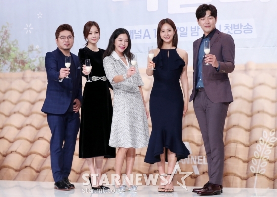 김조한(왼쪽부터) 손태영, 이혜영, 유리, 이종혁 /사진=김휘선 기자