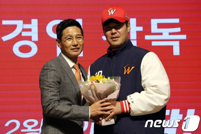 염경엽(왼쪽) SK 감독과 이재원. /사진=뉴스1