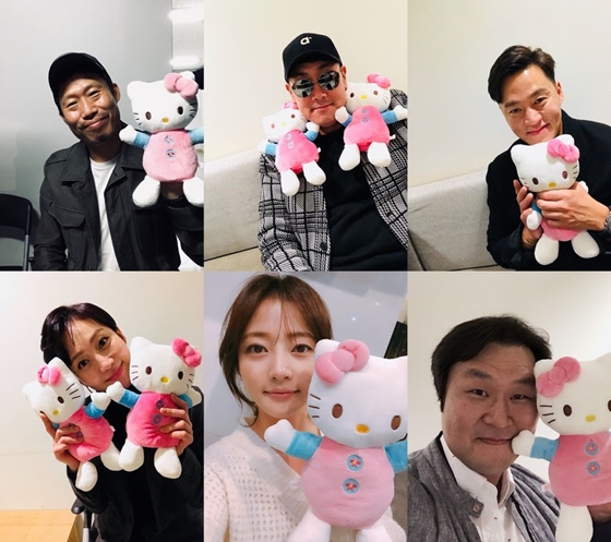 사진=영화 '완벽한 타인' 주역들이 400만 돌파 감사 인증샷을 공개했다.