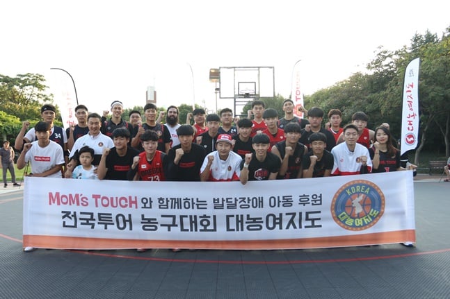 대구지역 참가자들과 기념촬영하는 대농여지도팀. /사진=대농여지도