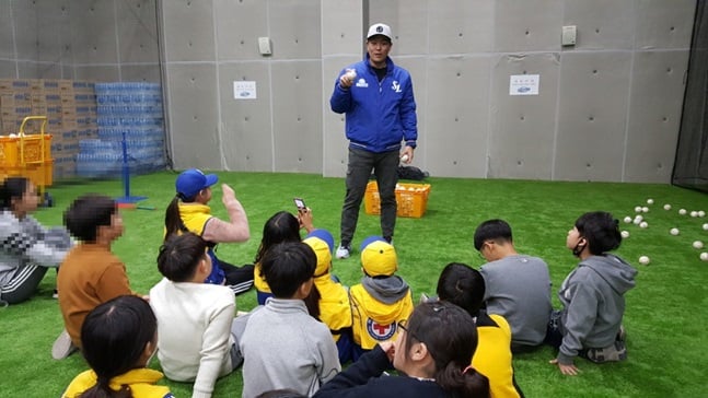 삼성 라이온즈의 야구 클리닉 모습. /사진=삼성 라이온즈 제공