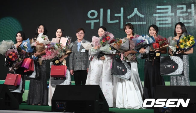 특별상 수상자 신지애와 유소연.