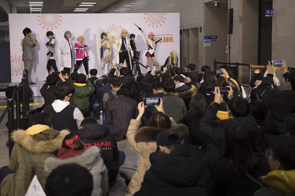 유저들의 코스프레를 감상할 수 있는 ‘니드 포 스타일’에는 메이플스토리, 클로저스 등 넥슨 게임 코스프레가 진행됐습니다. 코스프레가 진행 중이지 않을 때에도 넥슨 게임의 OST가 흘러 나왔습니다.
