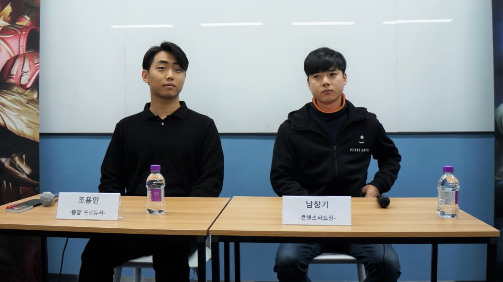 왼쪽부터 펄어비스 조용민 총괄 프로듀서, 남창기 콘텐츠파트장