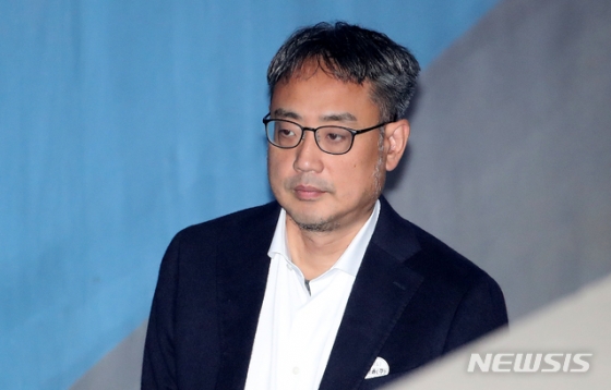 손석희 JTBC 사장 등에 대한 명예훼손 혐의로 구속 기소된 변희재 미디어워치 대표고문이 10일 오전 서울 서초구 서울중앙지법에서 열린 1심 선고 공판에 출석하고 있다. /사진=뉴시스