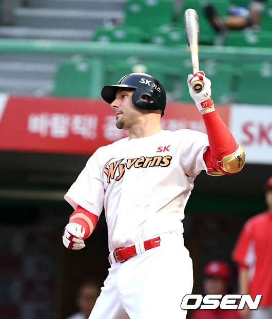 2019년에도 SK 유니폼을 입고 활약하게 된 제이미 로맥.
