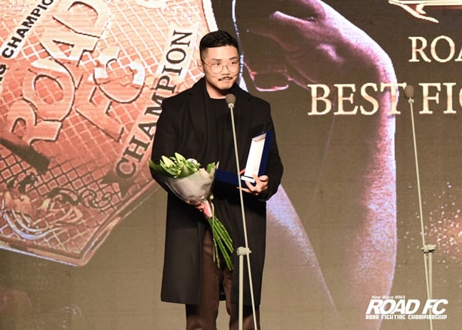 ROAD FC AWARD 2018에서 BEST FIGHTER OF THE YEAR를 수상한 최무겸. /사진=로드FC