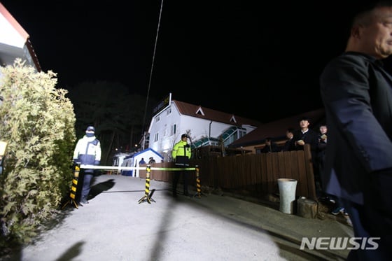 지난 18일 강원도 강릉시 아라레이크 펜션에서 대성고 3학년 학생 10명 중 3명이 숨지고 7명이 의식을 잃는 사고가 발생했다. /사진=뉴시스