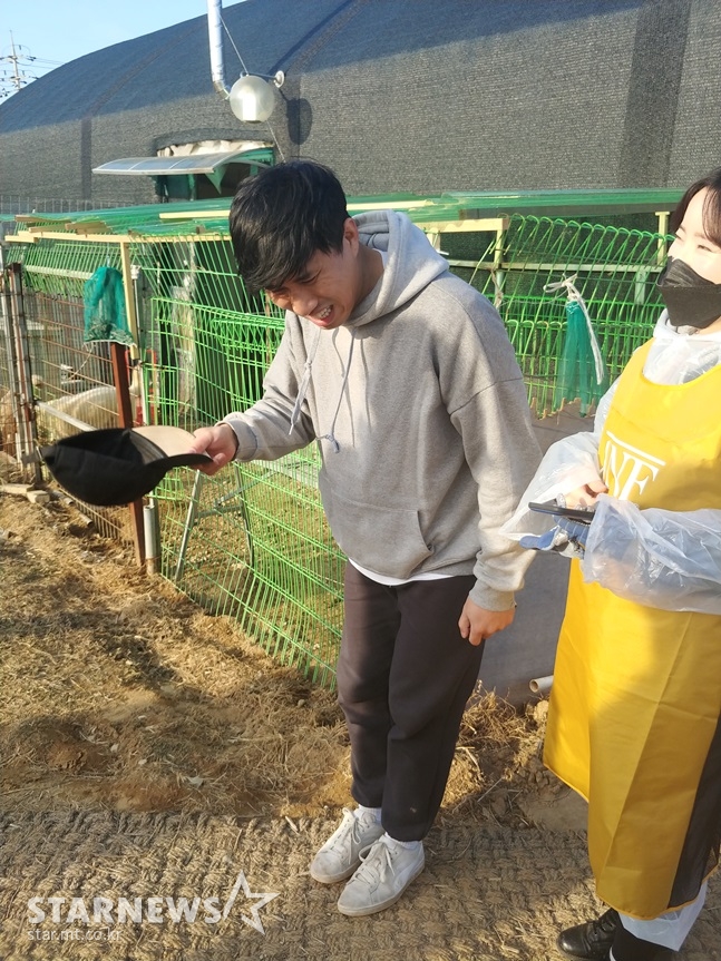 유기견 보호소 봉사활동에 참가한 개그맨 정태호. /사진=김동영 기자