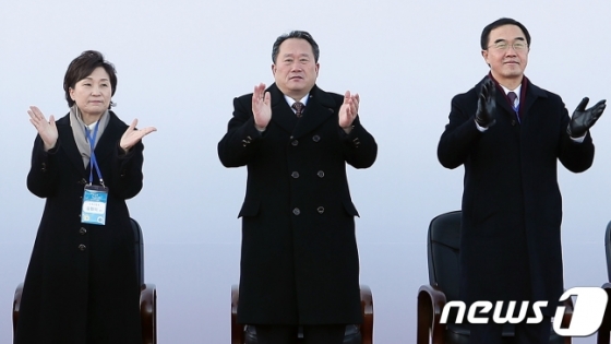 북한 관영매체 조선중앙통신은 '동해선·서해남 북남 철도 도로 연결 및 현대화 착공식'에 대해 27일 보도했다. /사진=뉴스1