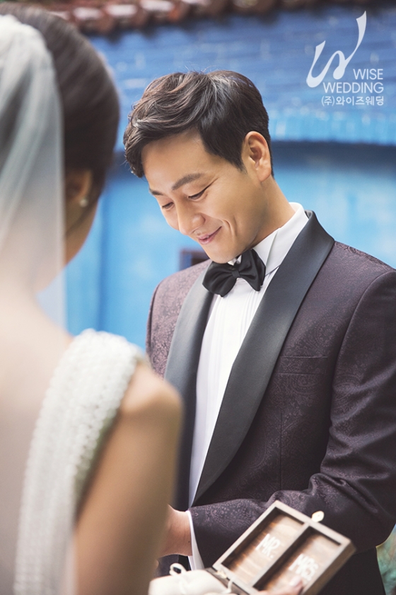 배우 박해수 웨딩화보 /사진 제공=비슈어스튜디오