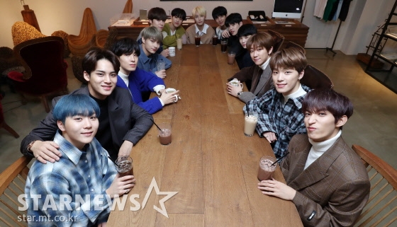 (왼쪽부터) 세븐틴 멤버 승관, 민규, 원우, 준, 버논, 호시, 정한, 조슈아, 에스쿱스, 우지, 디에잇, 디노, 도겸 /사진=김휘선 기자