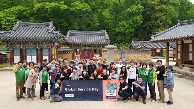 1박2일 문화재지킴이 캠프 라이엇 게임즈 임직원 단체사진. /사진=라이엇 게임즈 제공