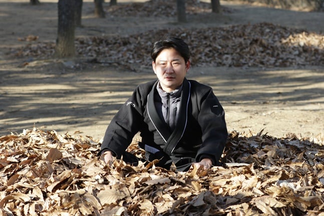 '제기왕 이천수'에서 산속 수련 중인 이천수. /사진=H ENT