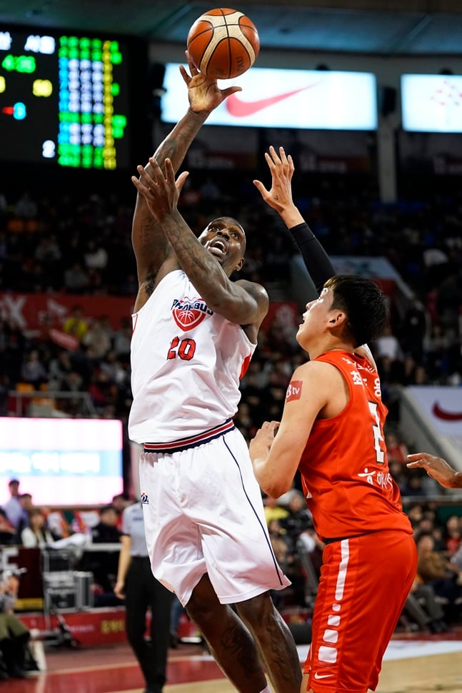 더블-더블로 활약한 라건아. /사진=KBL 제공