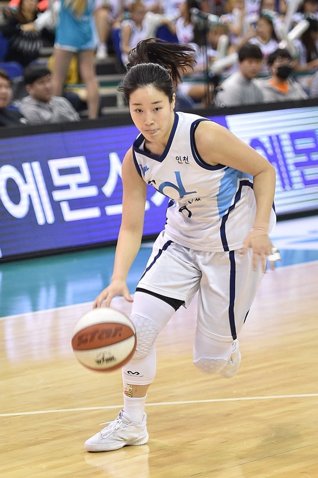 팀 내 최다인 17점을 올리며 승리를 이끈 김아름. /사진=WKBL 제공