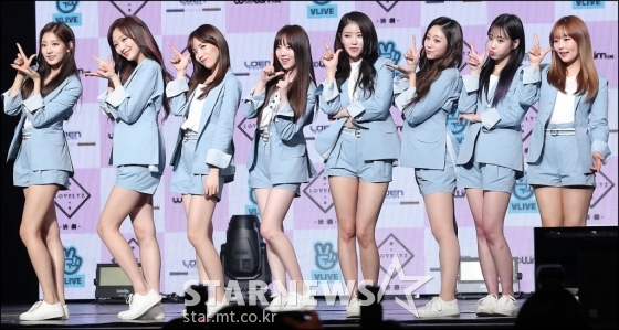 걸그룹 러블리즈가 2018년 4월 23일 오후 서울 용산구 한남동 블루스퀘어에서 열린 미니앨범 4집 '치유' 쇼케이스에서 포즈를 취하고 있다. /사진=김창현 기자