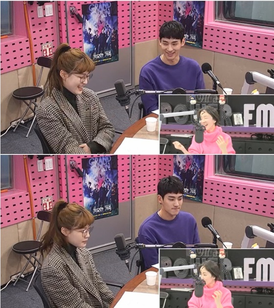 영화 '기묘한 가족'에 출연한 배우 이수경(왼쪽), 정가람 /사진=SBS 라디오 파워FM '박선영의 씨네타운' 보는 라디오 방송화면 캡처