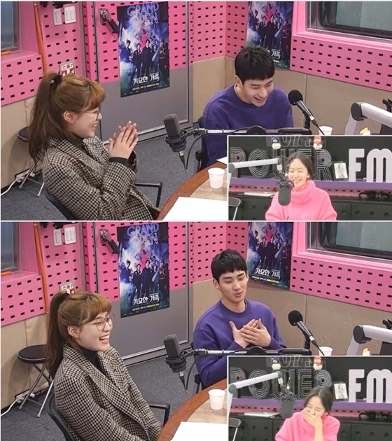영화 '기묘한 가족'에 출연한 배우 이수경(왼쪽), 정가람 /사진=SBS 라디오 파워FM '박선영의 씨네타운' 보는 라디오 방송화면 캡처