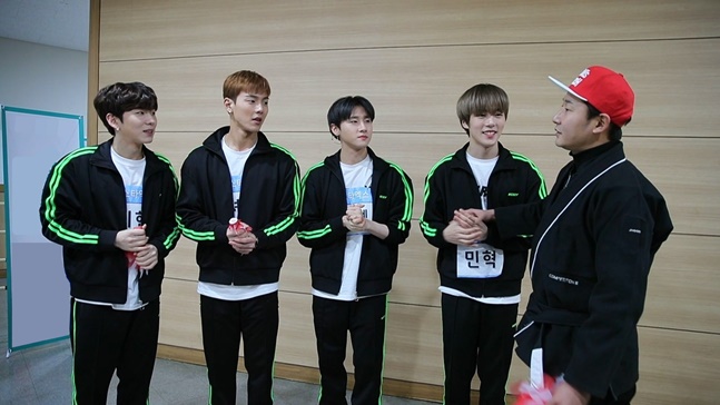 몬스타엑스와 이천수(오른쪽). /사진=H ENT