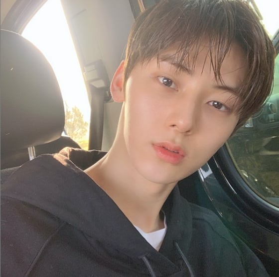 황민현./사진=황민현 인스타그램