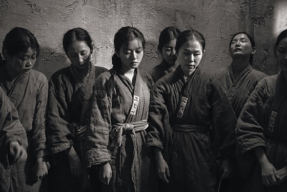 /사진=영화 '더 와이프' 스틸컷
