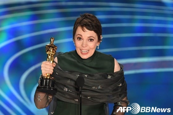 2019 아카데미 시상식에서 여우주연상을 수상한 올리비아 콜맨 /AFPBBNews=뉴스1