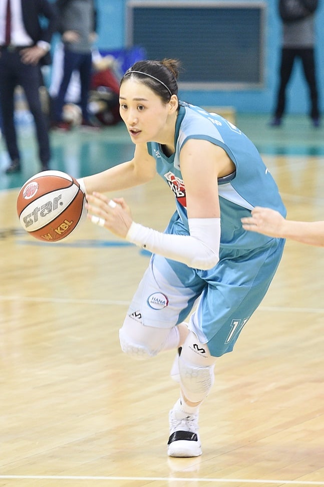 내외곽에서 활약하며 팀 승리를 이끈 강이슬. /사진=WKBL 제공