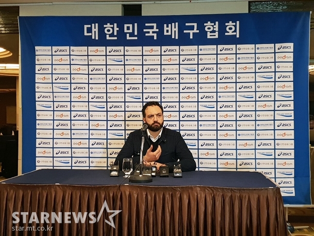 한국여자배구대표팀 스테파노 라바리니 감독./사진=심혜진 기자
