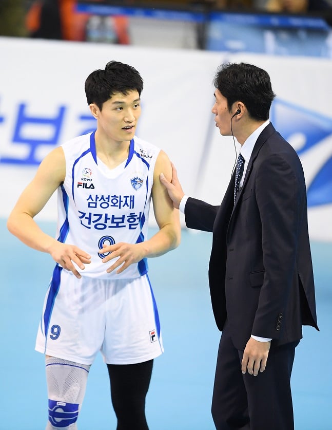 신진식 감독(우)과 김형준 /사진=KOVO