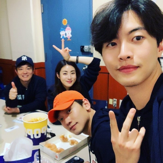 영화 '자전차왕 엄복동' 출연진 /사진=정지훈 인스타그램