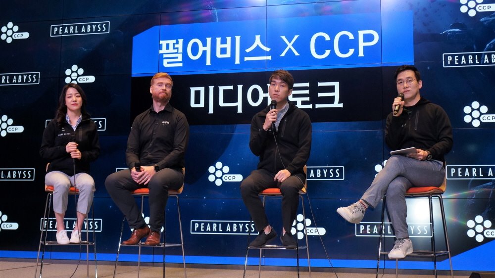왼쪽부터 CCP 게임즈 힐마 대표, 펄어비스 정경인 대표, 전략기획실 함영철 실장