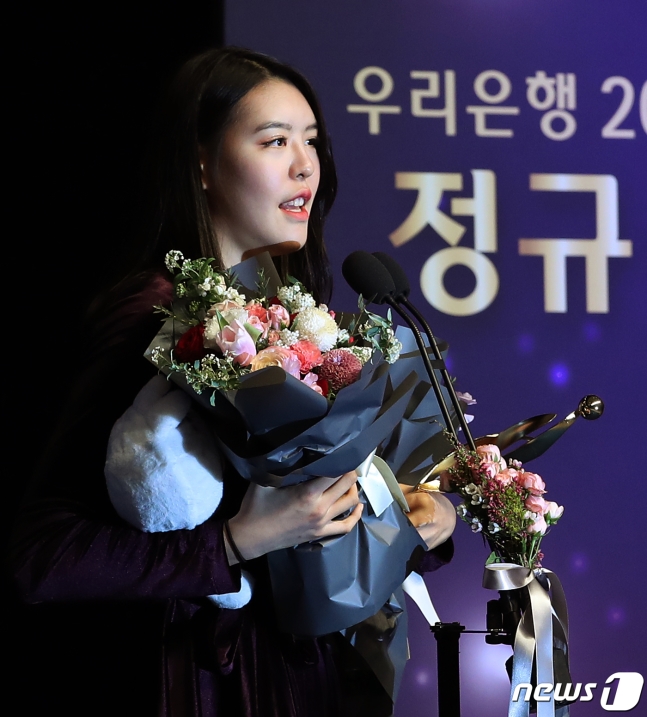 정규리그 MVP에 등극한 박지수. /사진=뉴스1